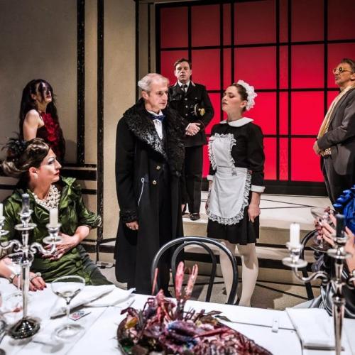 A Teatro Contatto 35 la cena (con la casta) &egrave; servita!