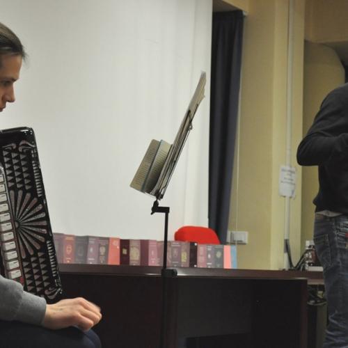 Contatto TIG_ a Scuola: Claudio Moretti entra nelle aule scolastiche della regione con ...E se fossimo in guerra?