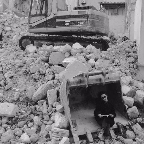 A Dialoghi / Residenze delle arti performative a Villa Manin, l&rsquo;artista libanese Rima Najdi coinvolge 50 spettatori in una performance sonora su confini e immigrazione.