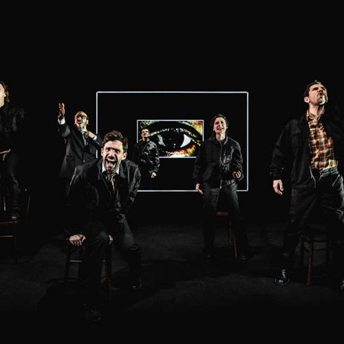 L&rsquo;incubo del potere occulto dei media profetizzato dal celebre romanzo 1984 di George Orwell rivive ora nel nuovo spettacolo teatrale diretto dal pluripremiato regista scozzese Matthew Lenton