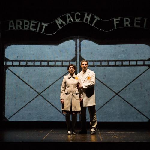 Auschwitz, una storia di vento lo spettacolo multimediale racconta ai ragazzi l&rsquo;orrore dell&rsquo;Olocausto e riflette su tutte le discriminazioni di ieri e di oggi