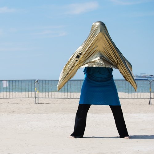 Digging in the sand with only one hand<br>cortocircuiti - performance, dj set & bar